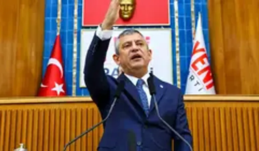 Halk TV'nin önünde tarihi miting! Özgür Özel yurttaşlara sesleniyor!